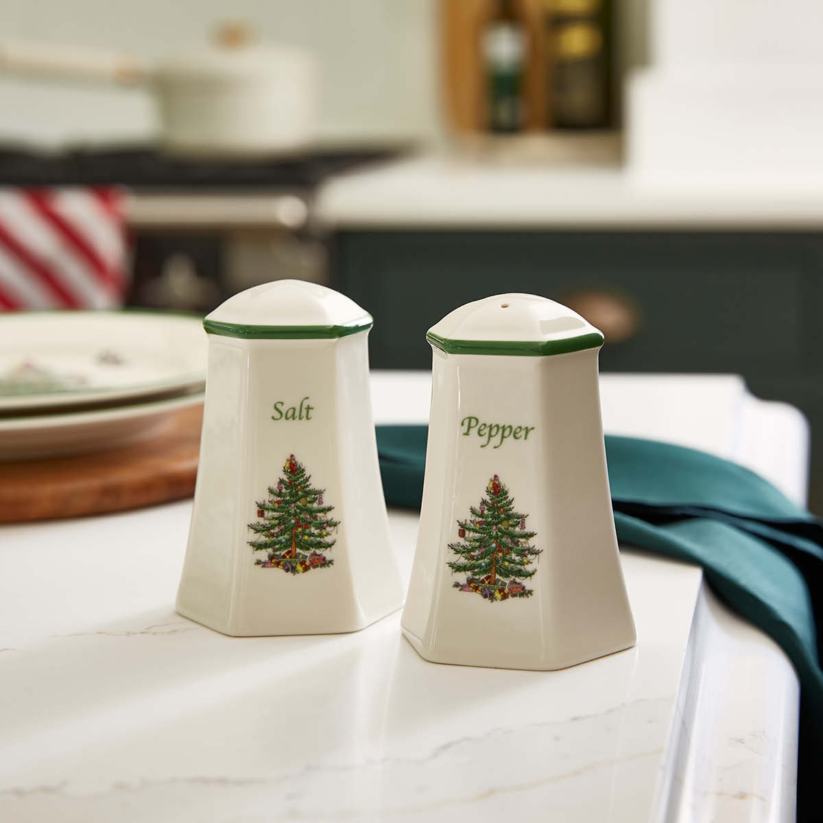Christmas Tree Salt & Pepper Set image number null